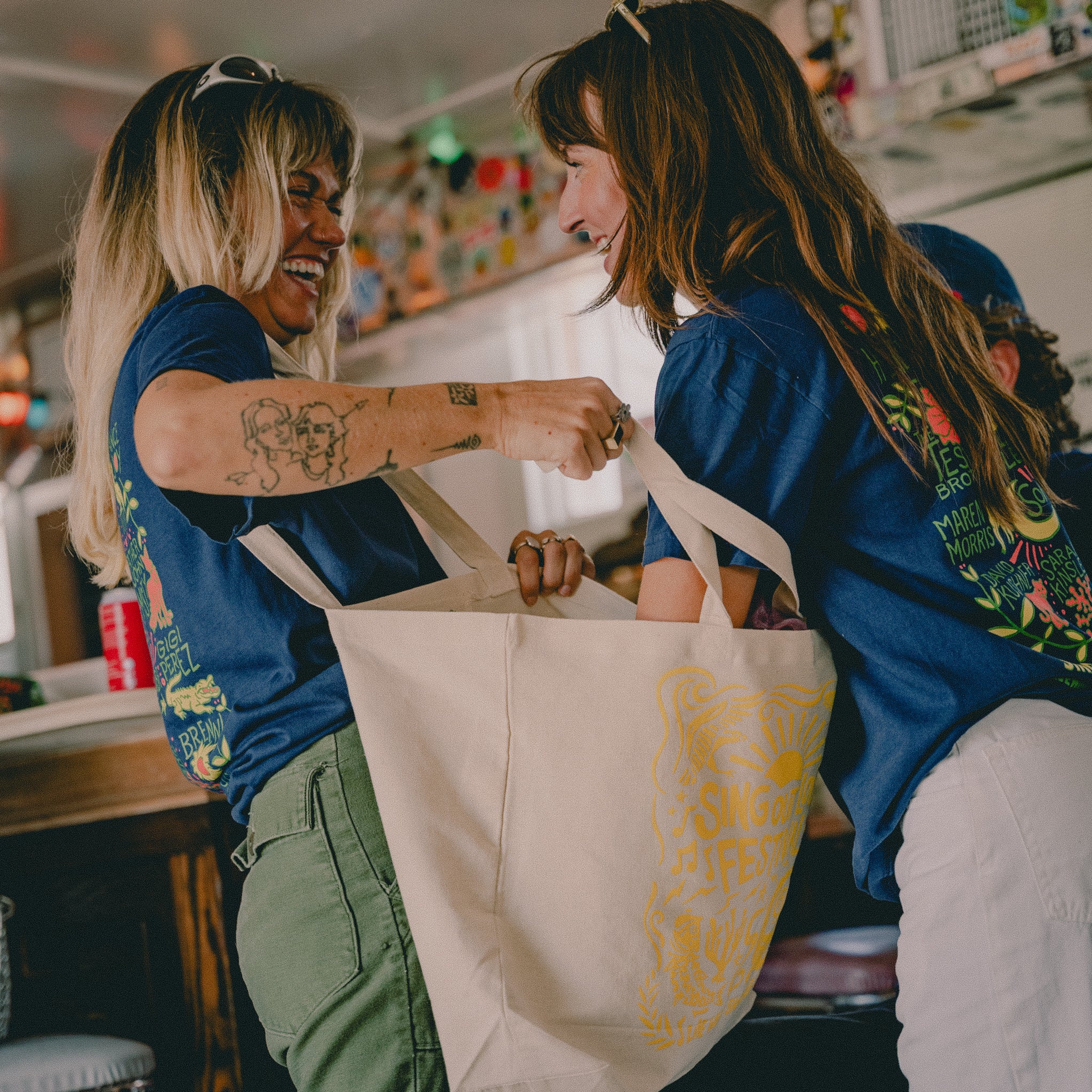 Live Widly Showcase Canvas Tote