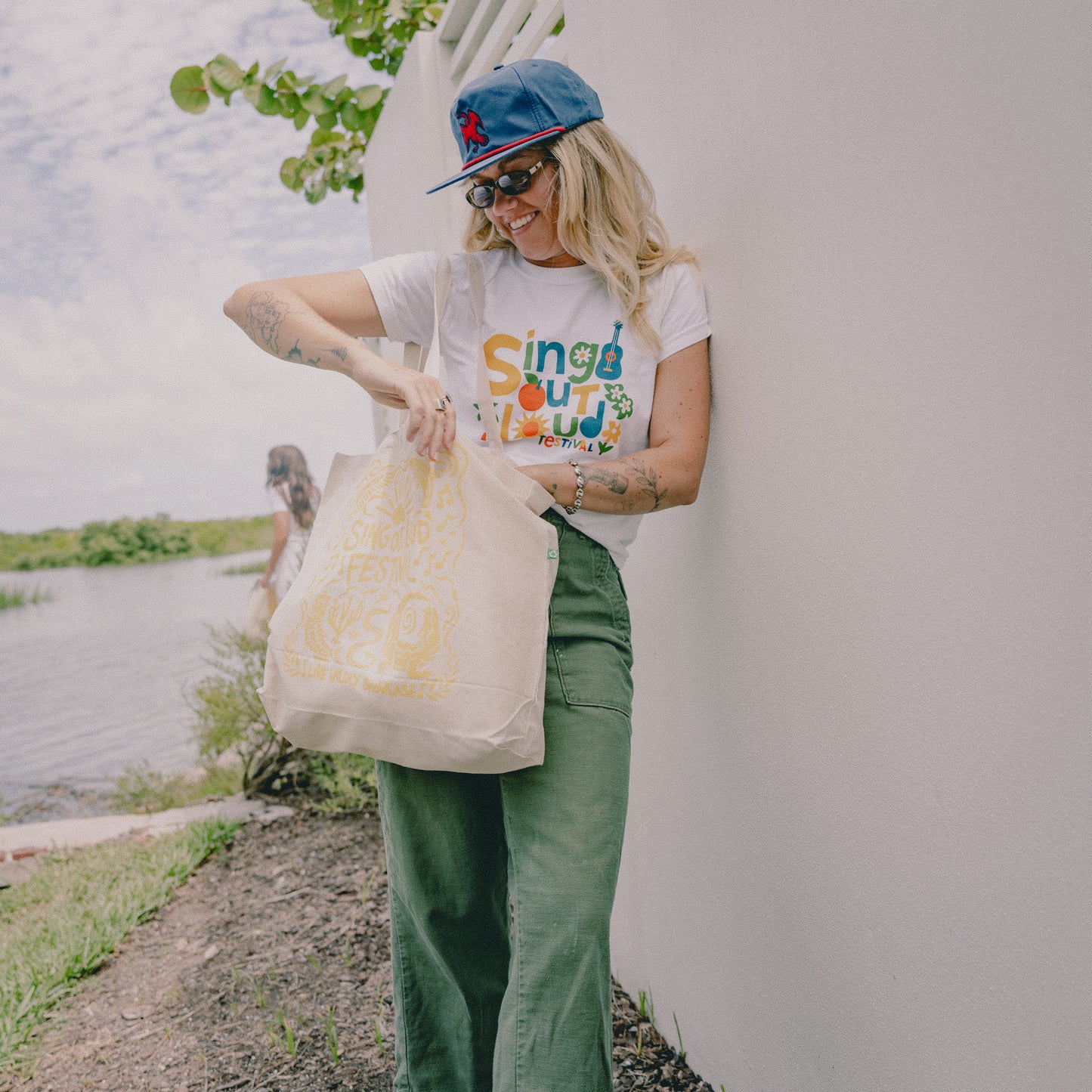 Live Widly Showcase Canvas Tote